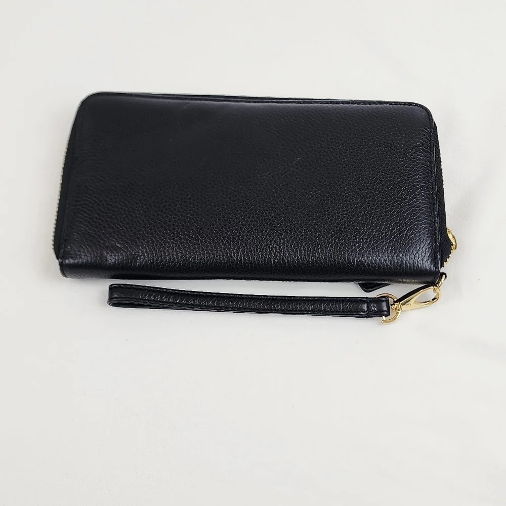 Kenneth Cole kenneth cole